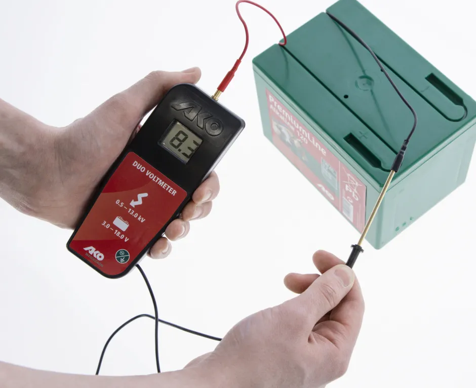 AKO Digital-DUO-Voltmeter