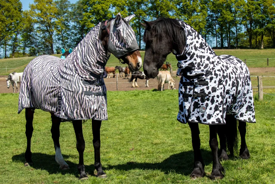 HKM Fliegendecke mit Halsteil -Cow-